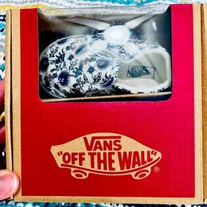 Vans Baby Girl Soft Sole Crib Shoe